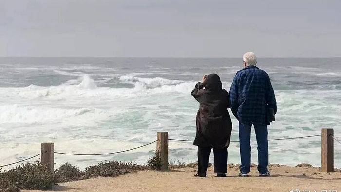 原创|当你老了，躺在病床上就会明白：这世上最亲的，只有这三个人