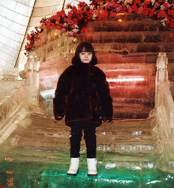 小时候的迪丽热巴 也太可爱啦……__财经头条