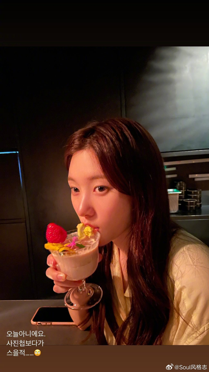 郑采妍近日ins更新自然恬静又松弛超会营造日常氛围感