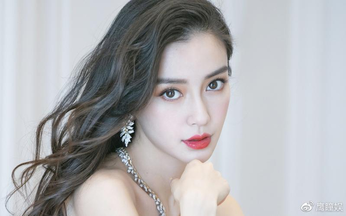 杨颖回归《奔跑吧》,收视直接刷新纪录,节目组打错她名字惹争议