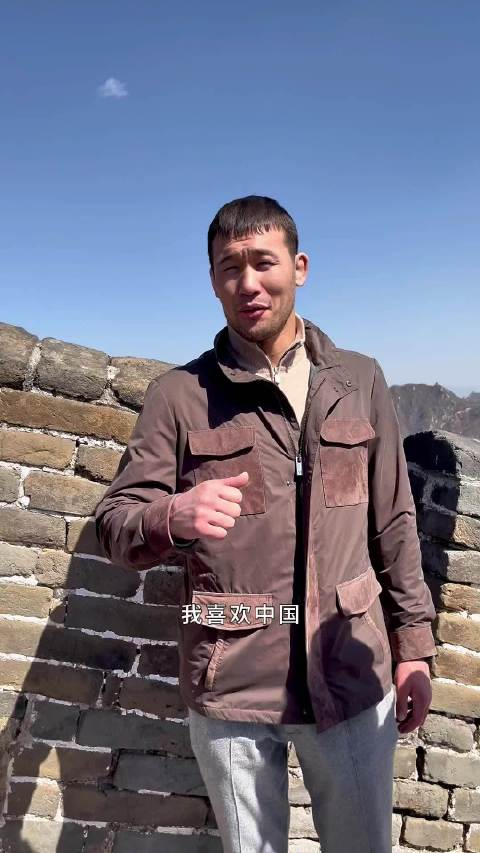 尽地主之谊李景亮带沙夫卡特游览长城