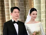 奚梦瑶婚礼上其父亲的身形引热议，网友：完全长在知识分子气质点上