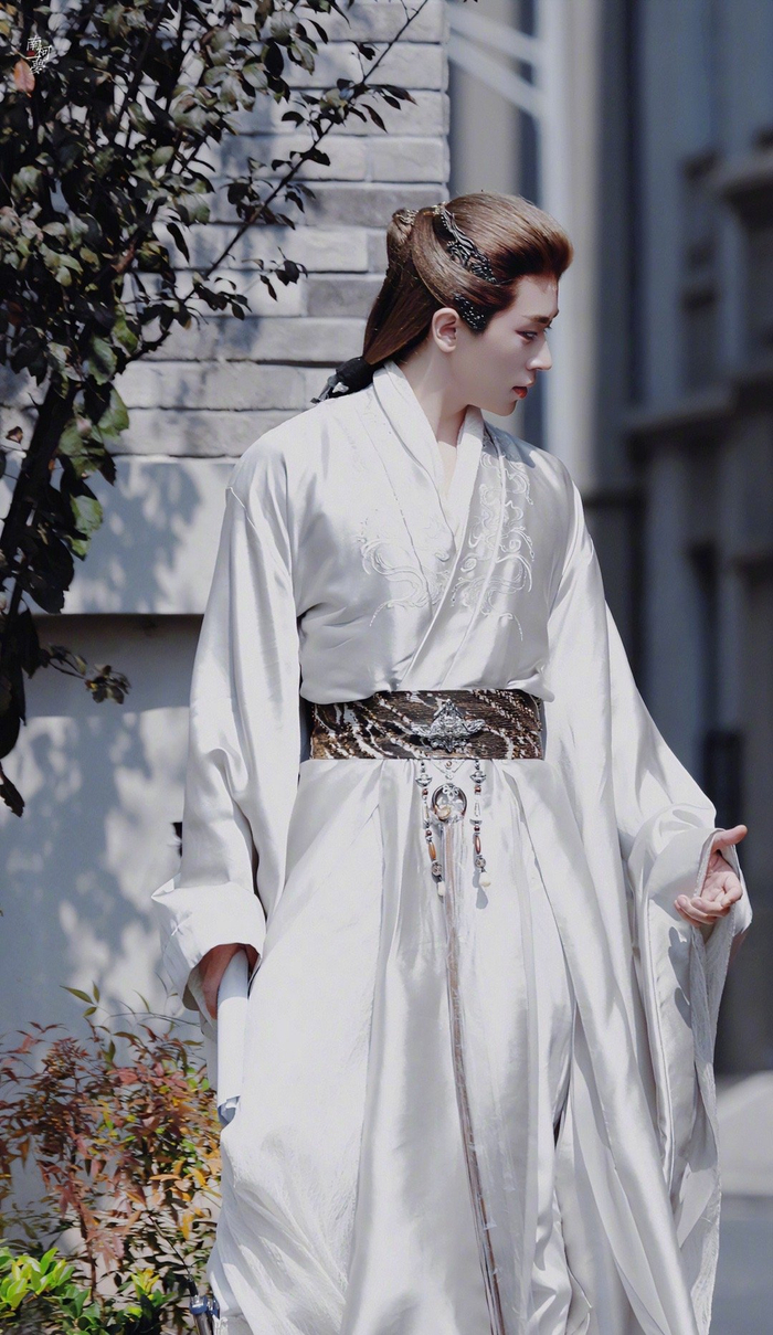 丞磊大梦归离高清饭拍图好好看的造型好适合他