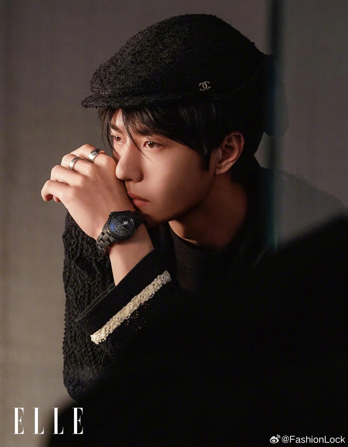 王一博丨 elle 七月刊封面出炉 清爽简约香家小王子,眼神清澈有故事感