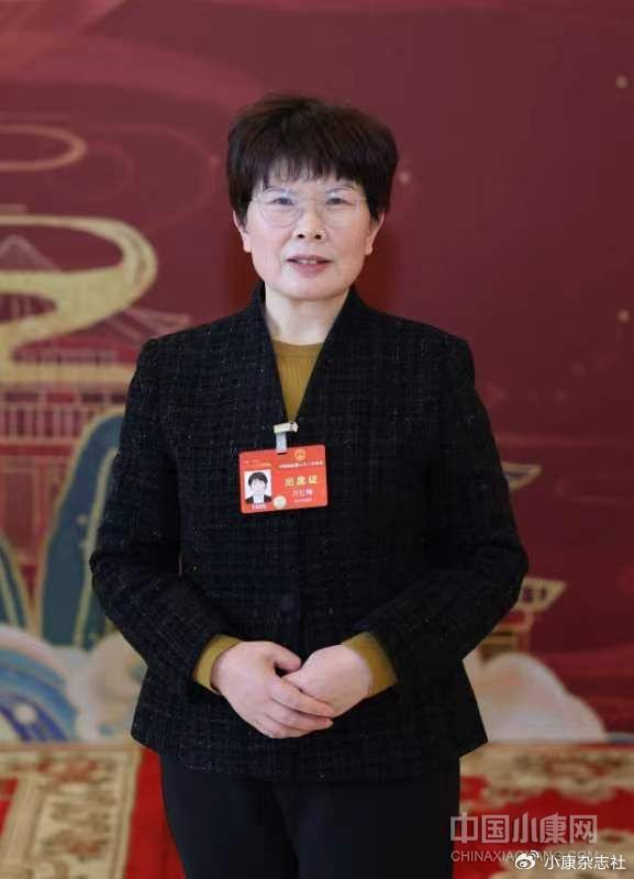 殷云跑两会全国人大代表万红梅加大对中医药医保支付的倾斜力度