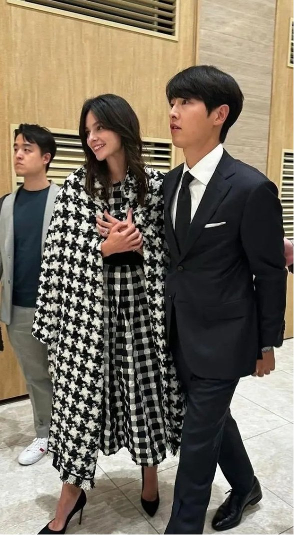 宋仲基得二胎,三年抱俩暴露双宋离婚真相!网友:幸亏乔妹逃的快