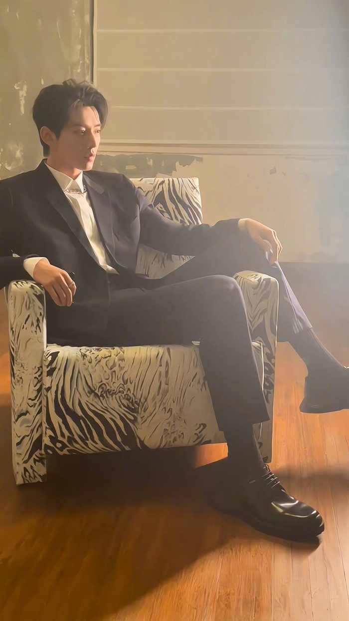 帅哥邓为d穿西装是一种美德