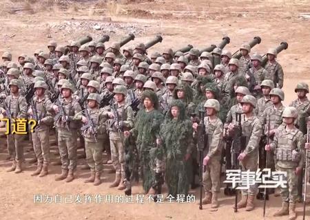 这么多筒子，火力可以了，另外，图3前排拿的棍子是干嘛的？