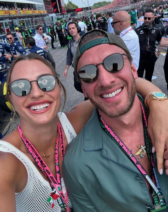 萨巴伦卡和男友很甜