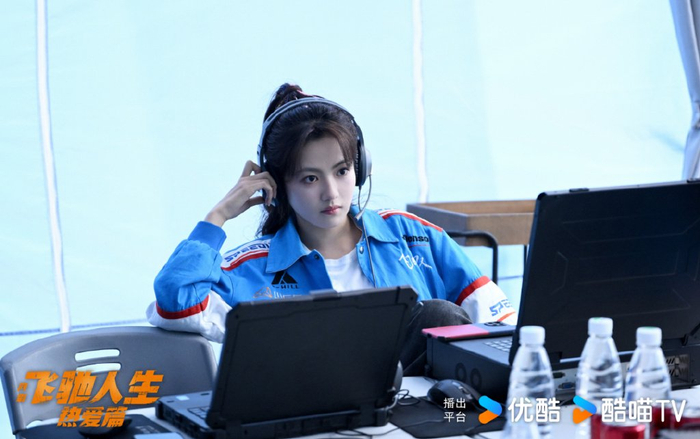 周子歆:与角色的共情之旅 | hb专访|表演_新浪新闻