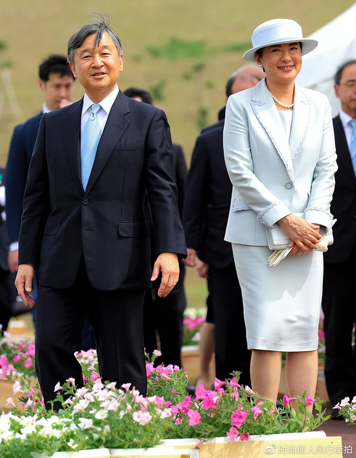 日本雅子皇后结婚30周年纪念日！当年的婚纱照太美，如今依然很嫩
