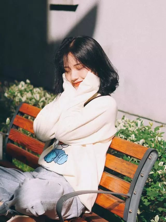 如何拍照好看女生通用拍照姿势学好这15个就够了