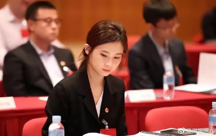 私生活糜烂、经常找女下属“谈心”,荒唐的刘连舸娶了儿子前女友|刘连舸|女下属|准儿媳_新浪新闻