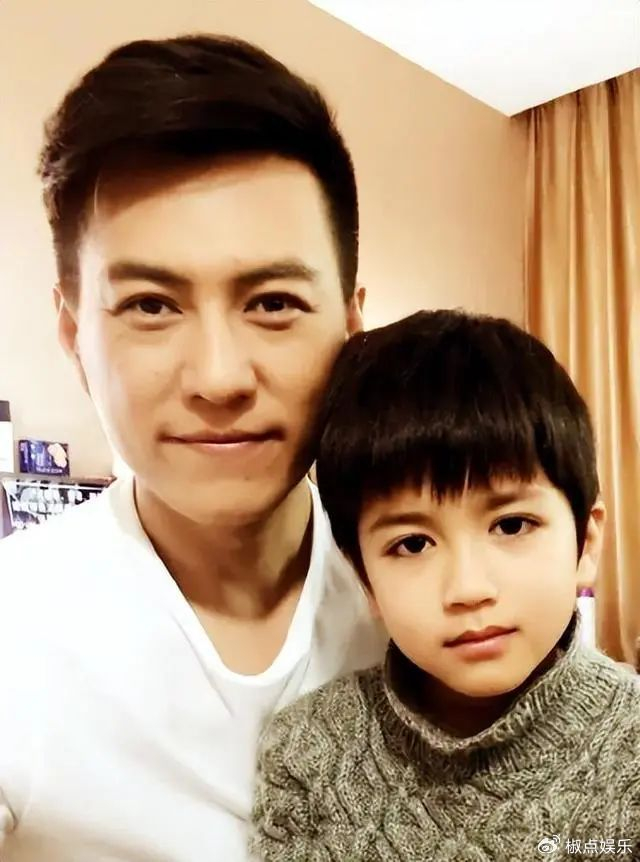 她命真好，与富商离婚后，二婚嫁名演员为妻，今一家四口其乐融融