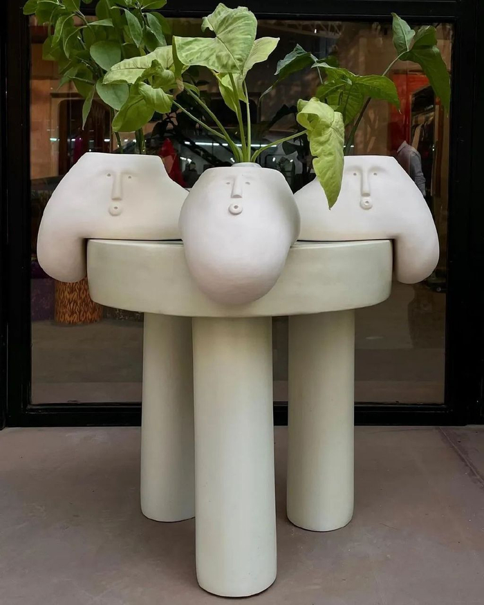 圆嘟嘟,打手势的小人儿,让人越看越有趣|雕塑|坎纳|阿曼_新浪新闻