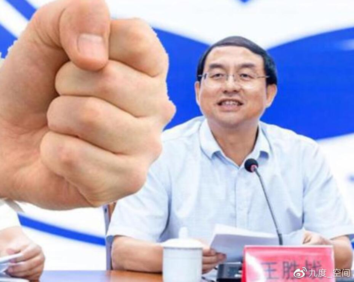 “衣冠禽兽”王胜战的斑斑劣迹|王胜战|女学生|女教师_新浪新闻