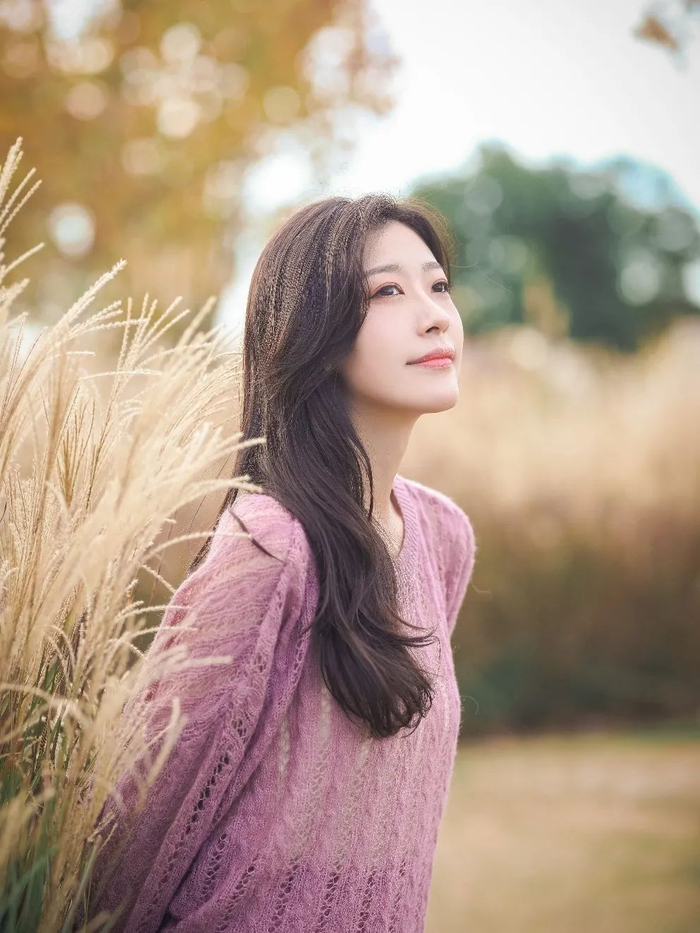 一个人拍照也能自然,漂亮,这8个姿势学起来,拍照真的美