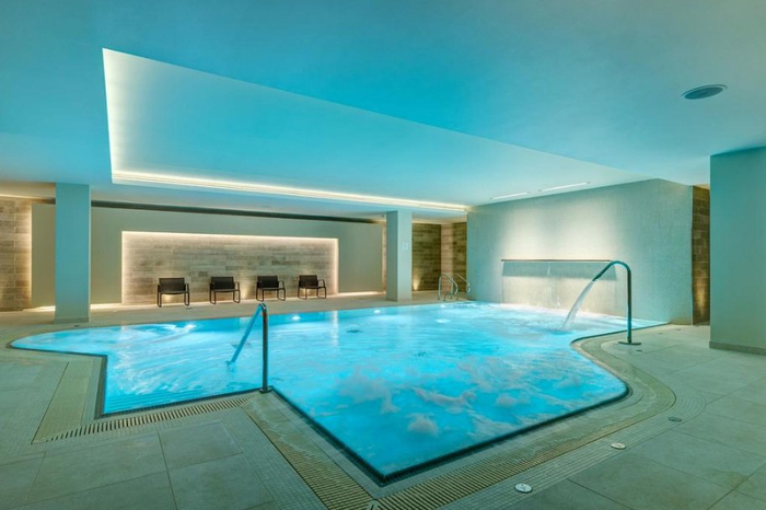 位于罗马浴场博物馆西侧的泵房餐厅(pump room),是巴斯最典雅的餐饮