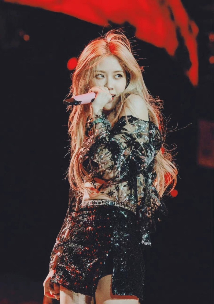 美疯了美疯了就问澳洲玫瑰朴彩英谁能拒绝呢这绝美的发色这大长腿