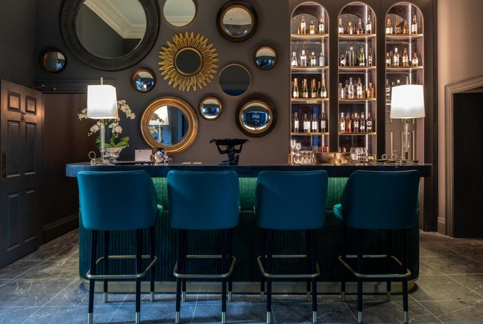 位于罗马浴场博物馆西侧的泵房餐厅(pump room),是巴斯最典雅的餐饮