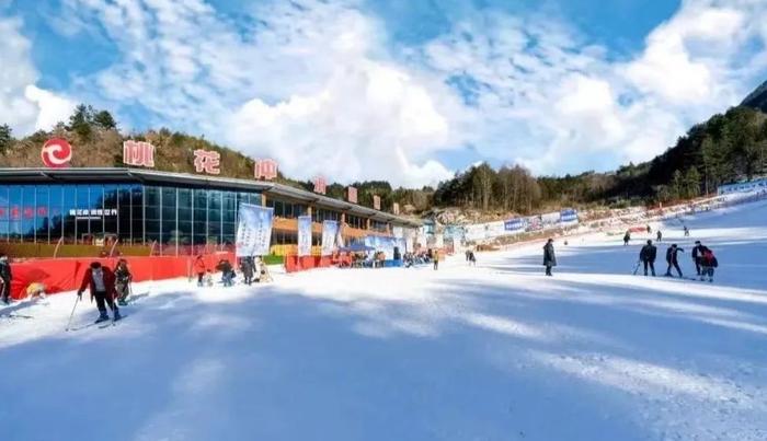 開眼了滑雪湯泉山寨寺廟冬天遊湖北還能這樣玩