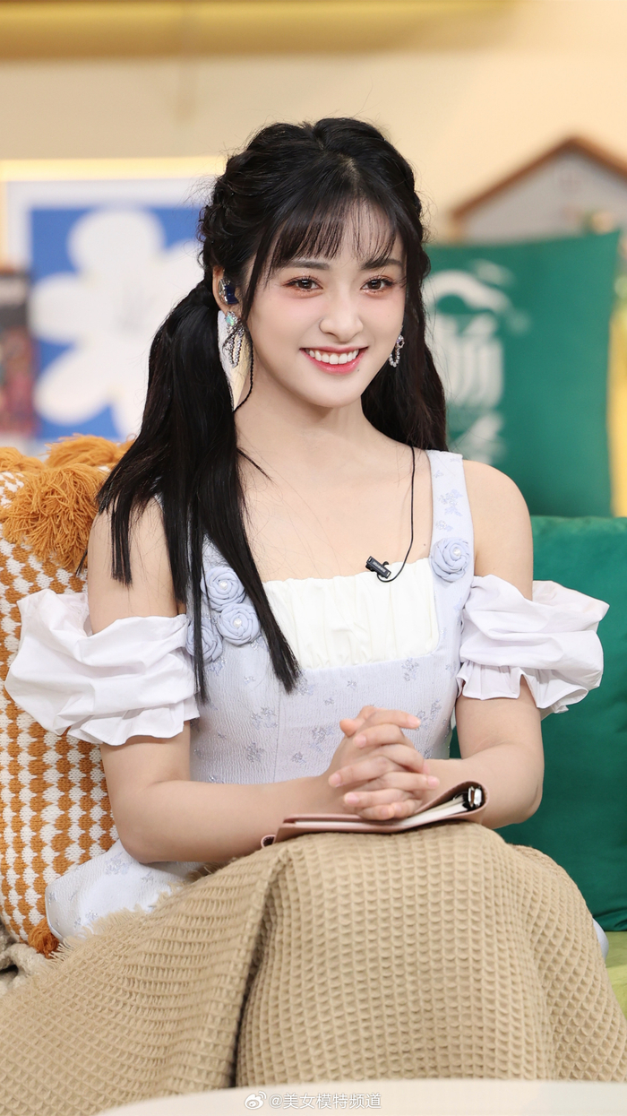 沈月美丽学姐造型