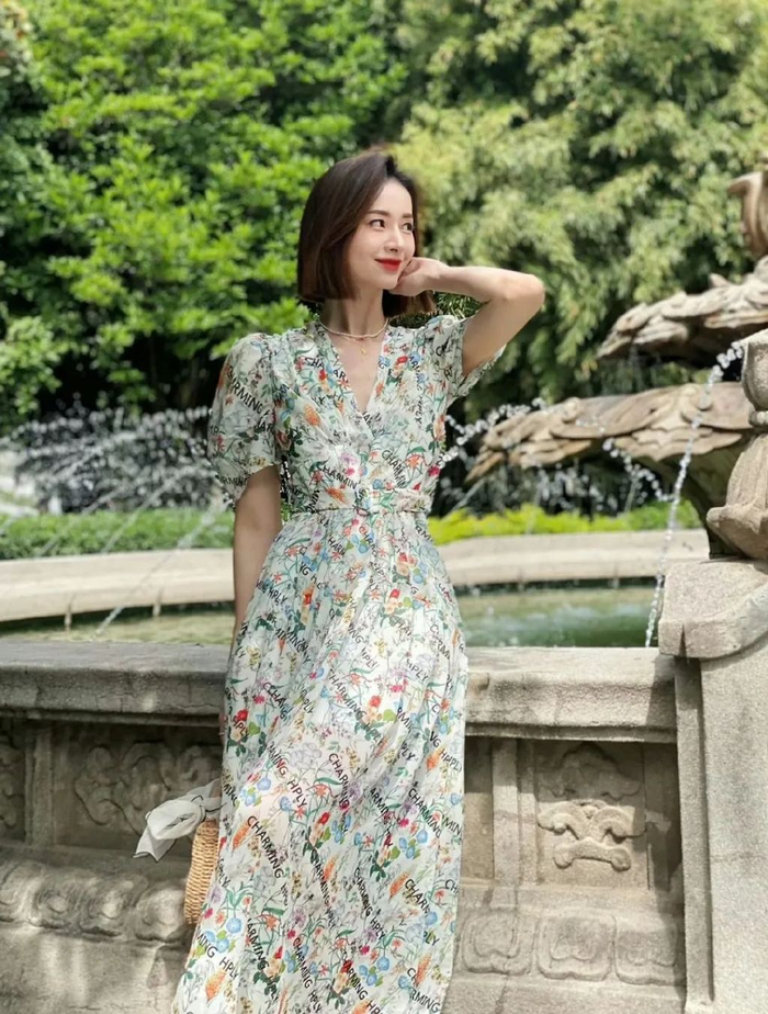 穿裙子怎么拍照才好看?几个经典好看的姿势,拍出优雅气质淑女风