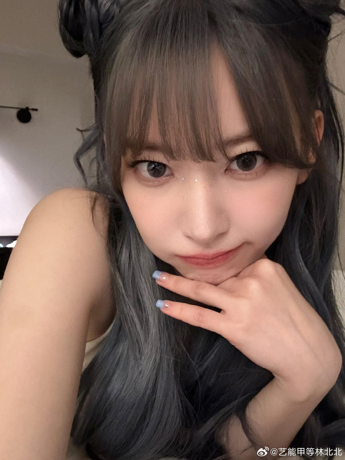 宫脇咲良sakura双丸子头的小樱花简直就是百变库拉