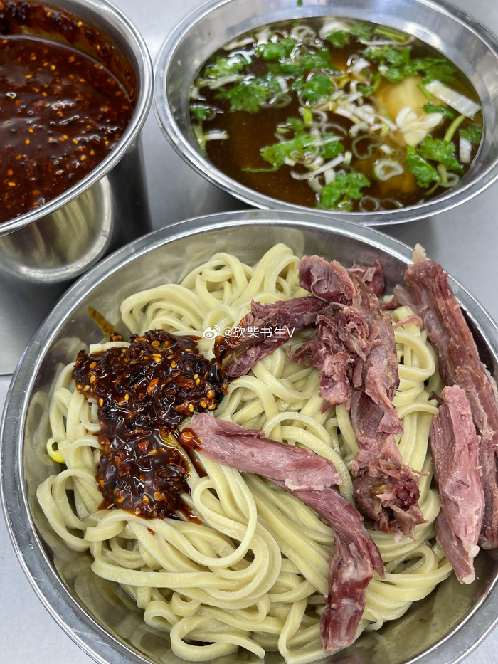 安徽亳州涡阳干扣面,加肉15块钱一碗,大家猜猜加的是什么肉?