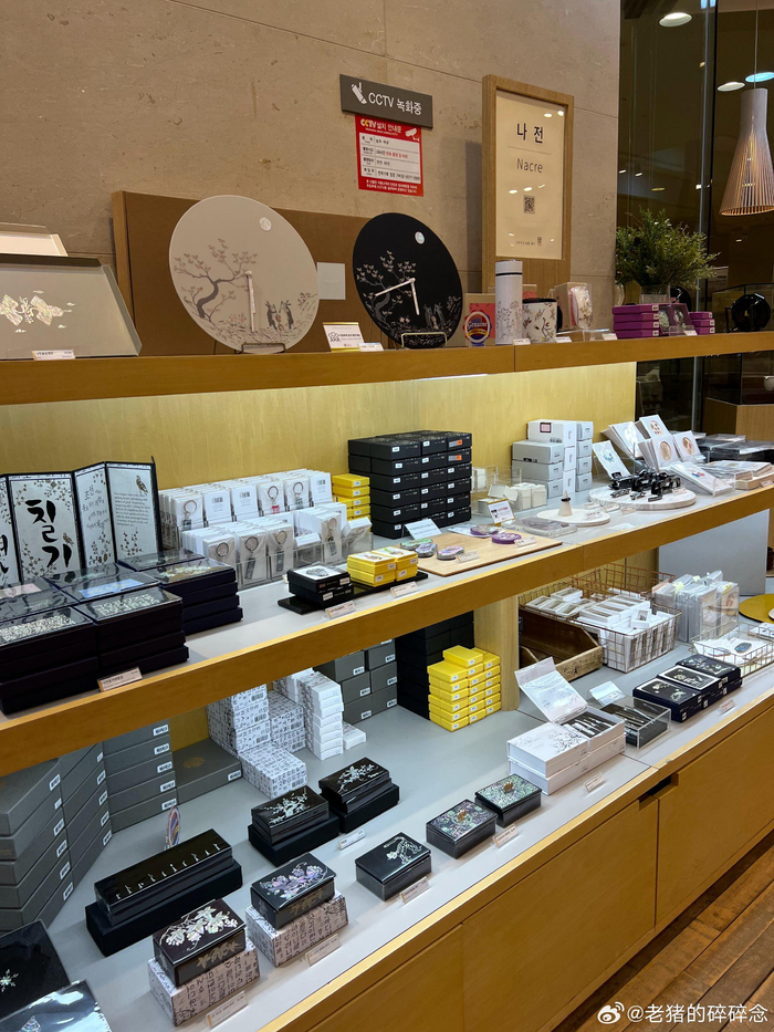 韩国国立中央博物馆的文创店,看了一圈,品种更加丰富整的不错……