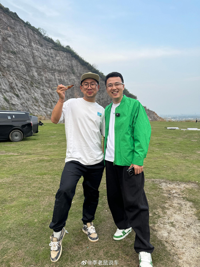 陪韭菜哥提车全中国第一台共享闪灵