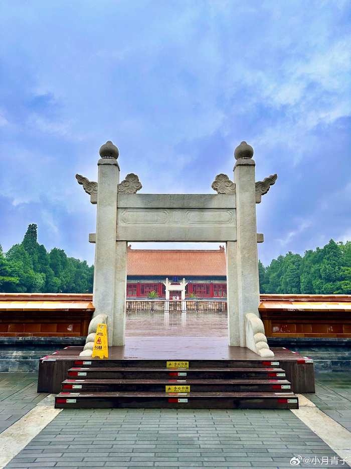 二伏雨中的北京中山公园, 摄影