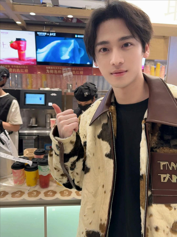 邬善的演员全伊伦竟然去九重紫联名店当剧粉打卡了!|小狗|真情实感|白月梵_新浪娱乐_新浪新闻