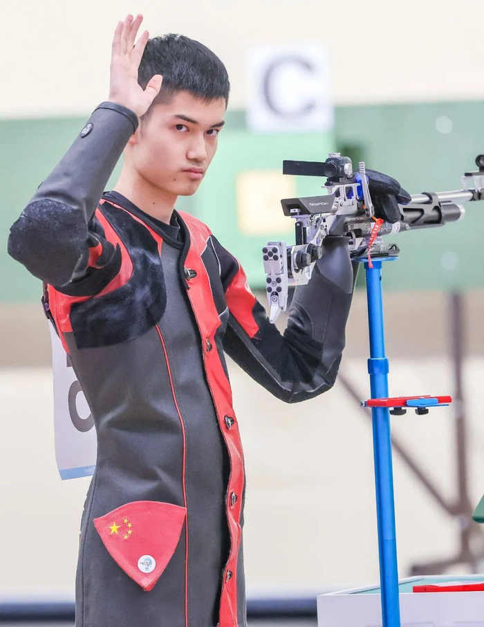 祝贺!盛李豪破世界纪录夺冠|李豪以|253.3|25_新浪新闻