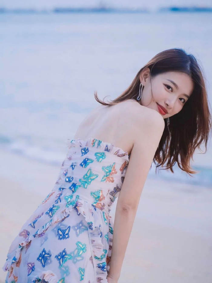 女生怎么拍照有魅力,10个姿势技巧推荐,魅力指数爆表|女生|镜头|姿势