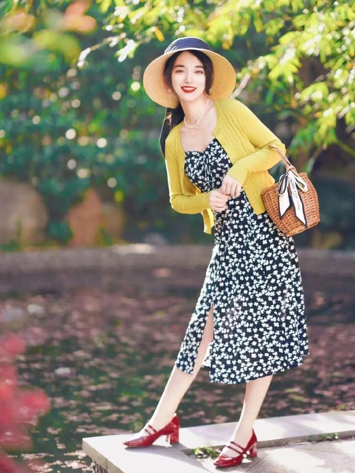 穿裙子怎么拍照才好看?几个经典好看的姿势,拍出优雅气质淑女风