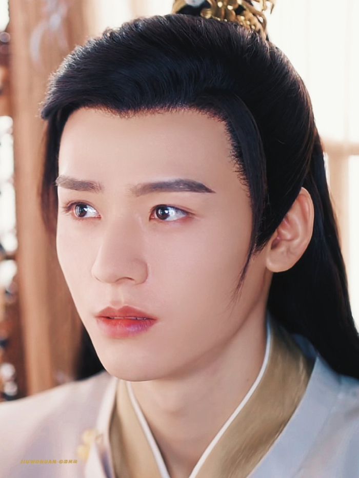 一双很美很会说话的眼睛龚俊韩烨