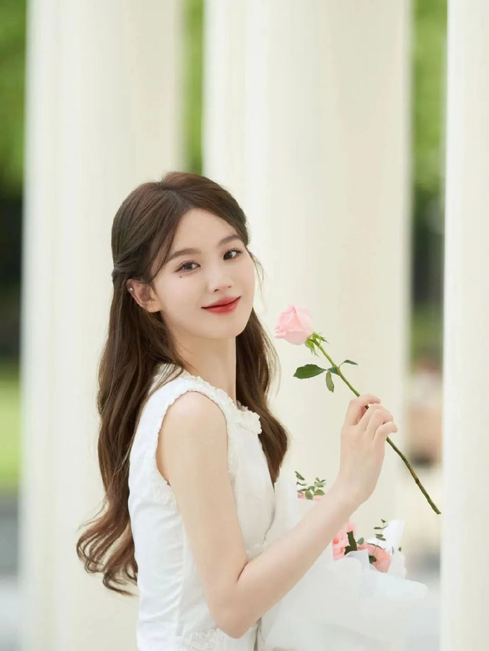 穿裙子拍照,7个优雅大方的姿势,拍照又美又自然