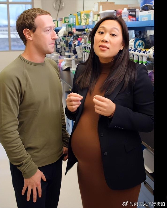 扎克伯格晒大学约会照回忆恋爱过程华裔老婆好青涩搂着真甜啊