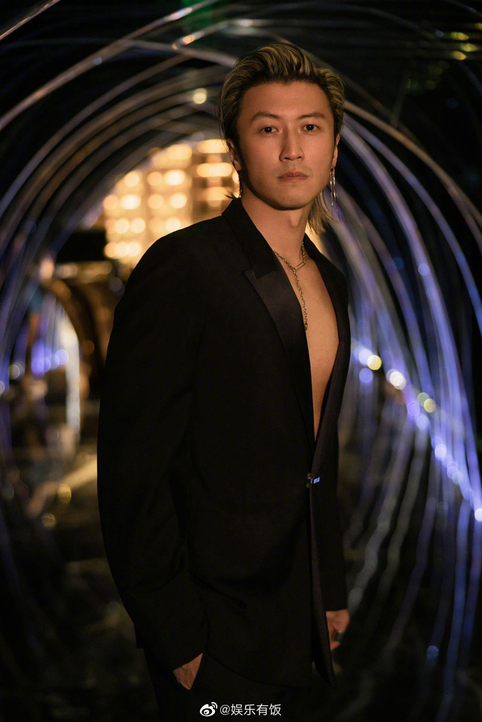 6谢霆锋@锋味 发布了一组最新照片以前磕磕颜,现在这身材必磕到底太帅