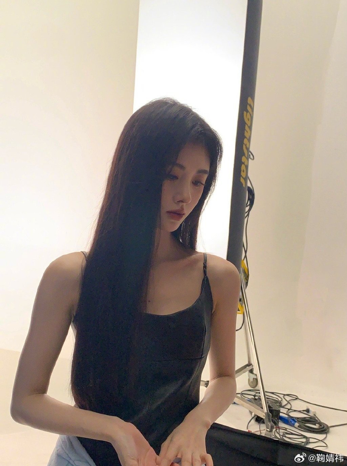 这锁骨,这侧脸__财经头条