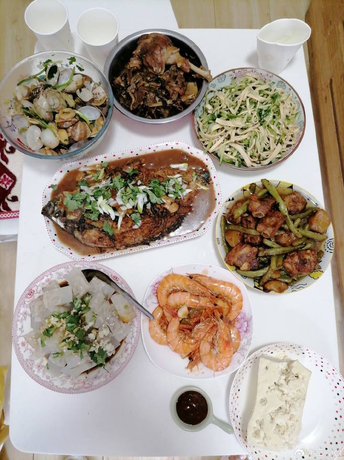 厨艺交流会今天晚上吃什么上菜啦快给翠花点赞