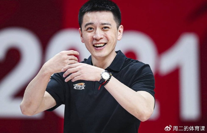 杨鸣细心温柔的另一面曝光网友晒出视频离婚或另有原因