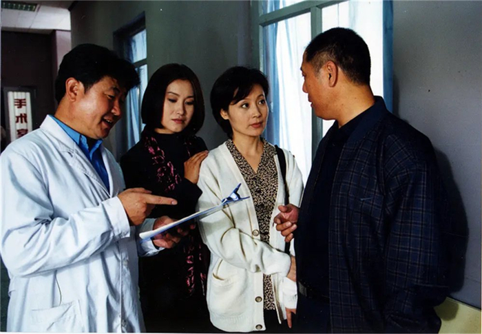 真实还原案件,演员和警察共同参与破案,《重案六组》太敢拍了|李成儒