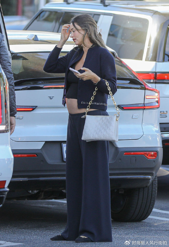 光着肚皮带着小儿子,还是很美|可儿|出街|肚皮_新浪新闻