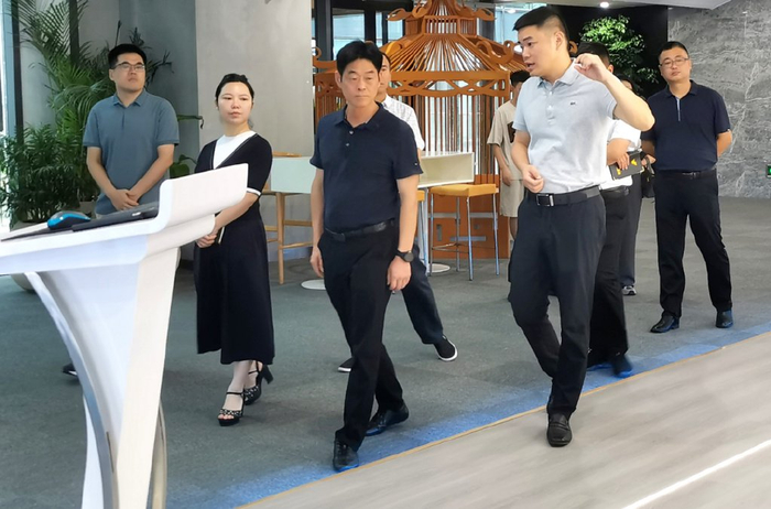 江宁开发区管委会主任王爱军一行莅临南京戎光软件科技调研指导