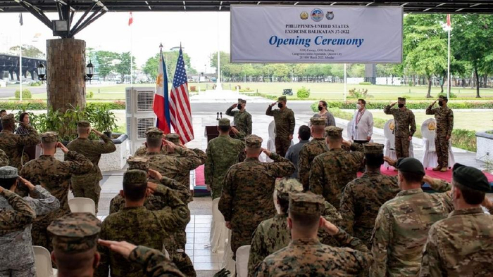 菲律宾空军:近距离"击落"一架美军f22|南海|菲律宾|空军_新浪新闻