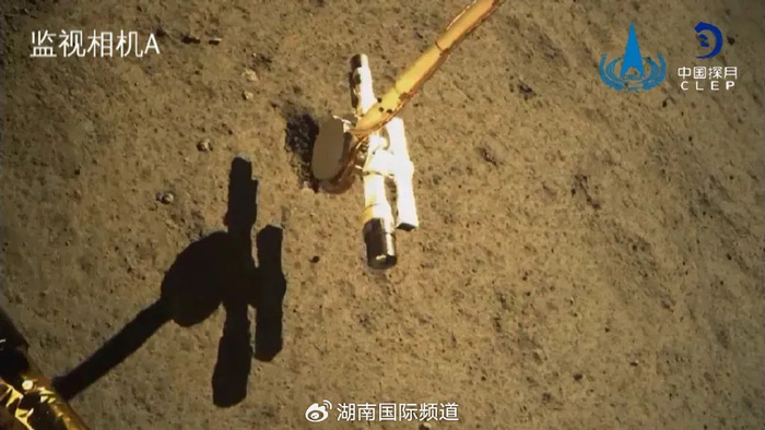 嫦娥六号在月背挖出一个"中"字,还发了张"自拍"