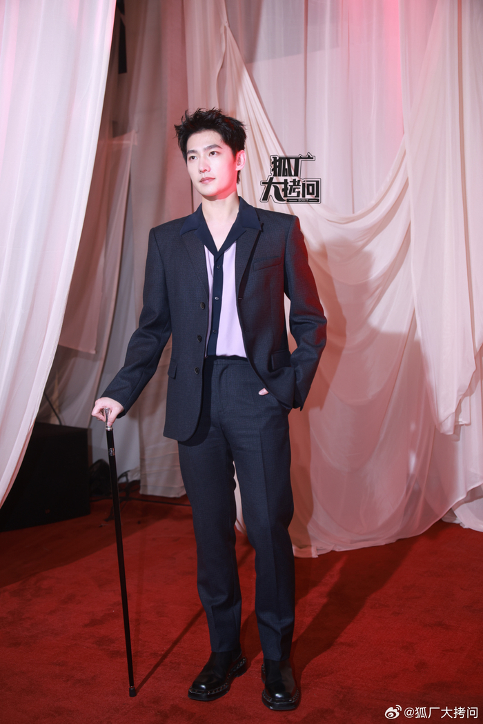 杨洋是王子本人吧生图也这么帅大长腿西装让我想舔屏了