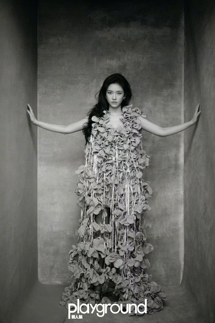 林允登上《男人装》2025年四月刊封面